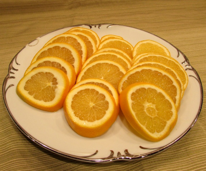 Oranges on a plate