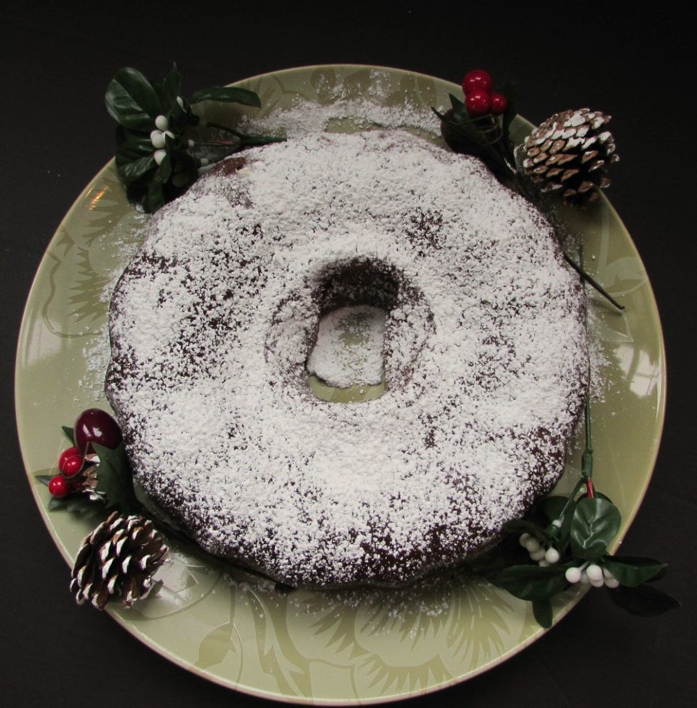 Recipe of a delicious bundt pie for any holiday. Recipe on www.simplyieva.com